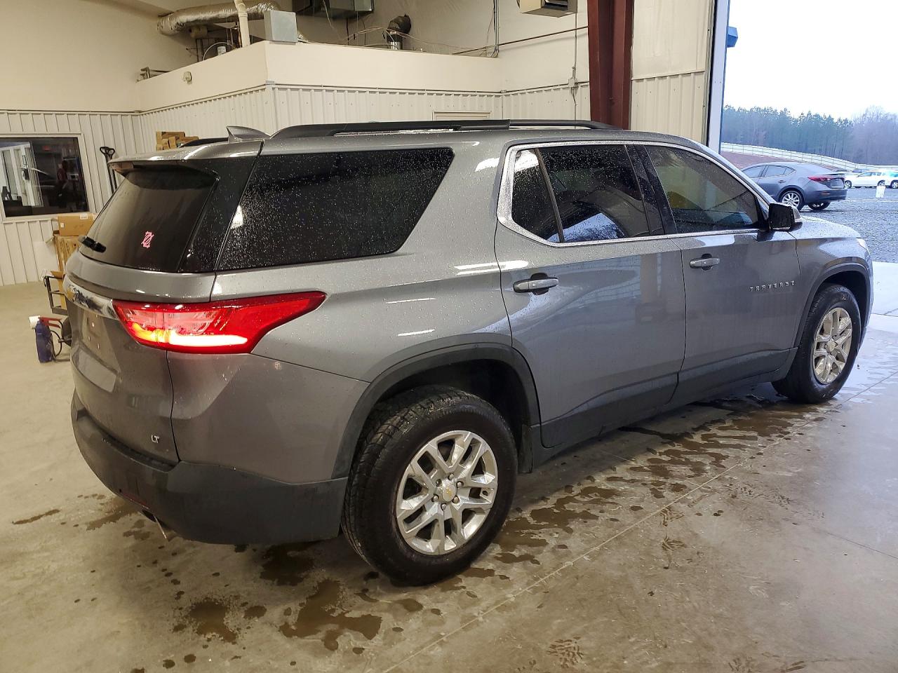 2019 CHEVROLET TRAVERSE LT photo 3