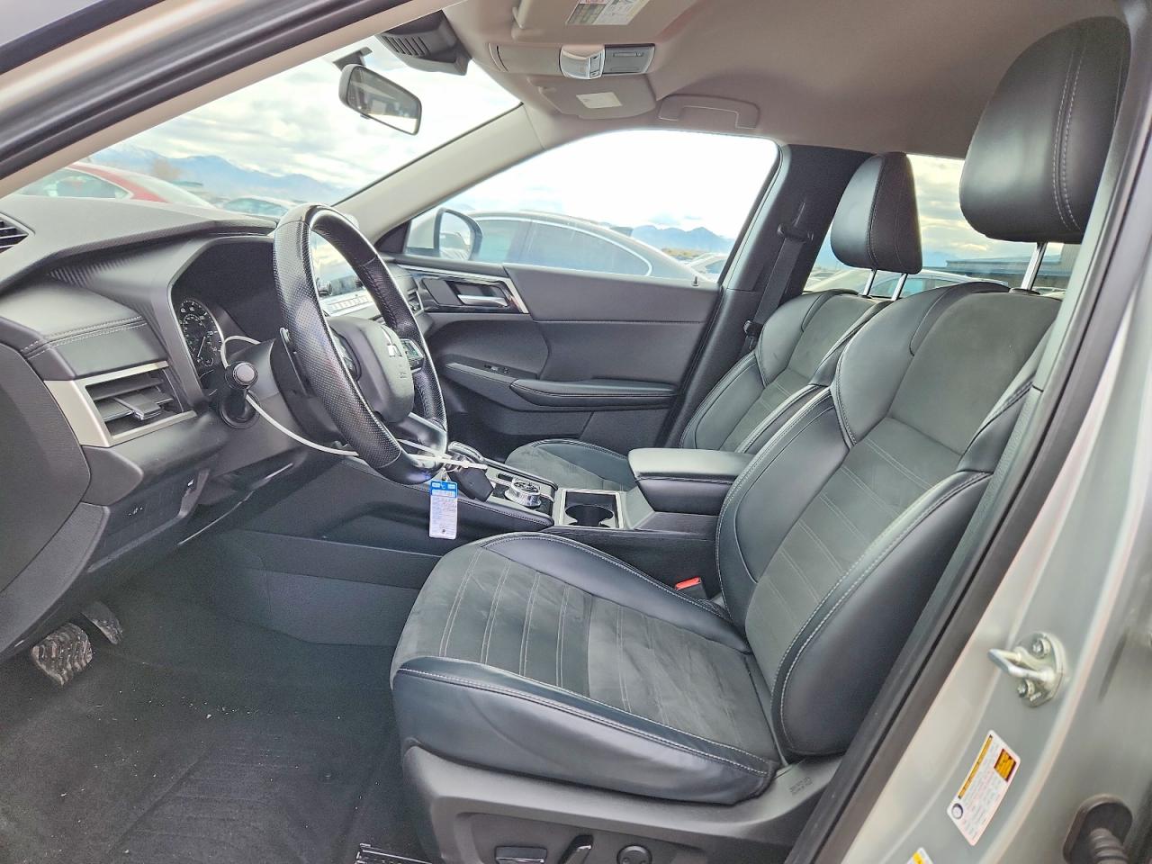 2024 MITSUBISHI OUTLANDER SE photo 7
