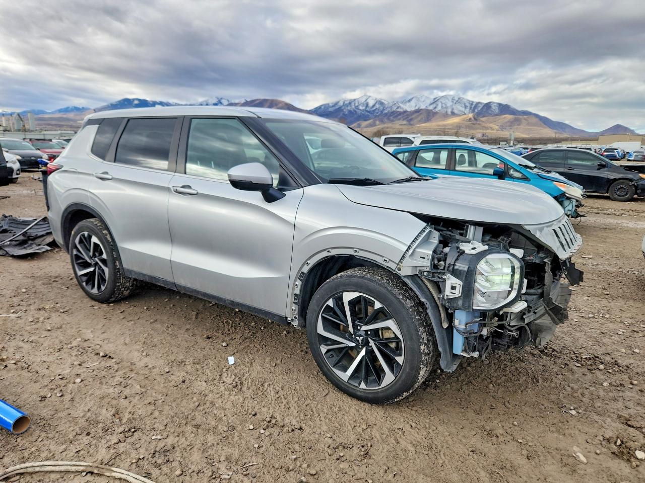 2024 MITSUBISHI OUTLANDER SE photo 4