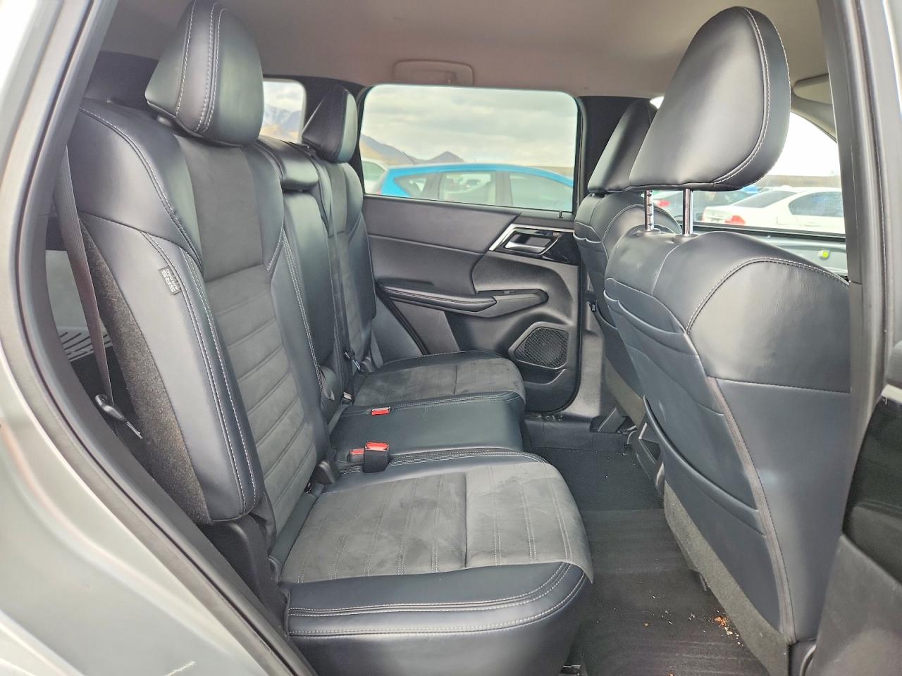 2024 MITSUBISHI OUTLANDER SE photo 10