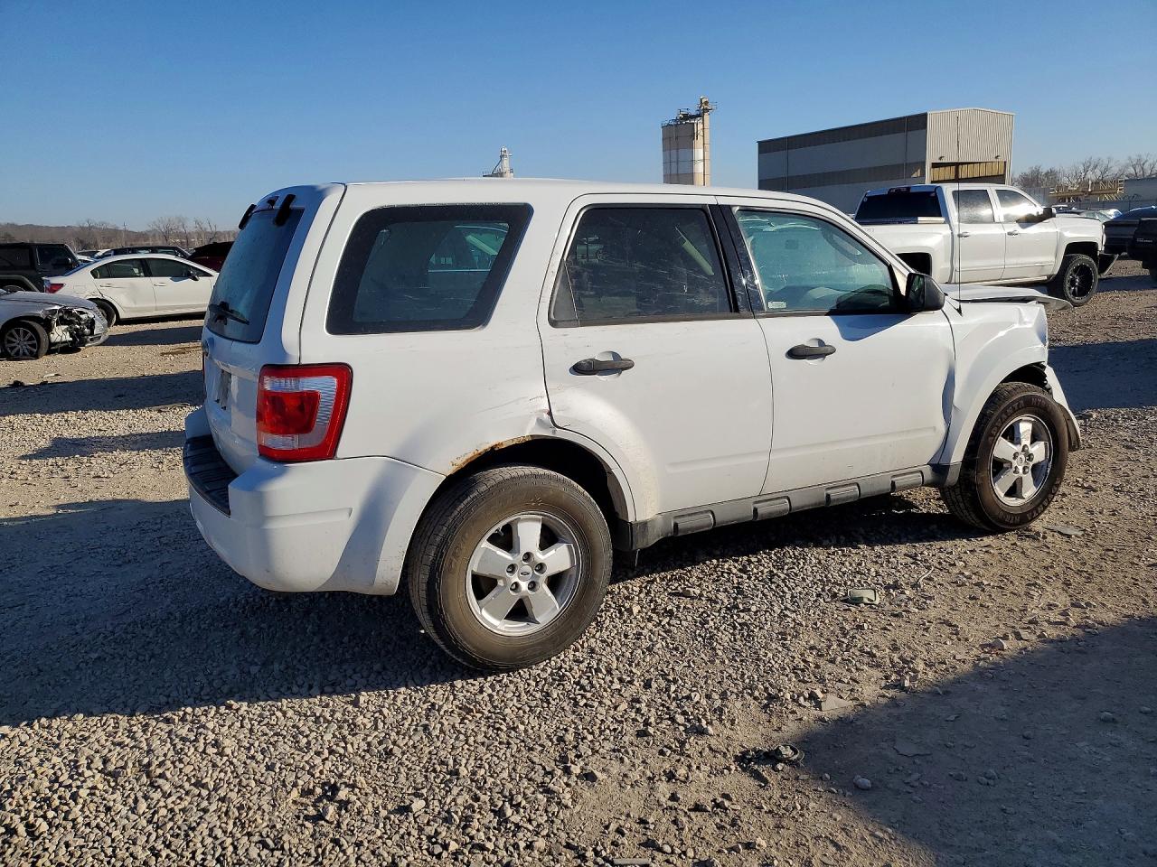 2010 FORD ESCAPE XLS photo 3