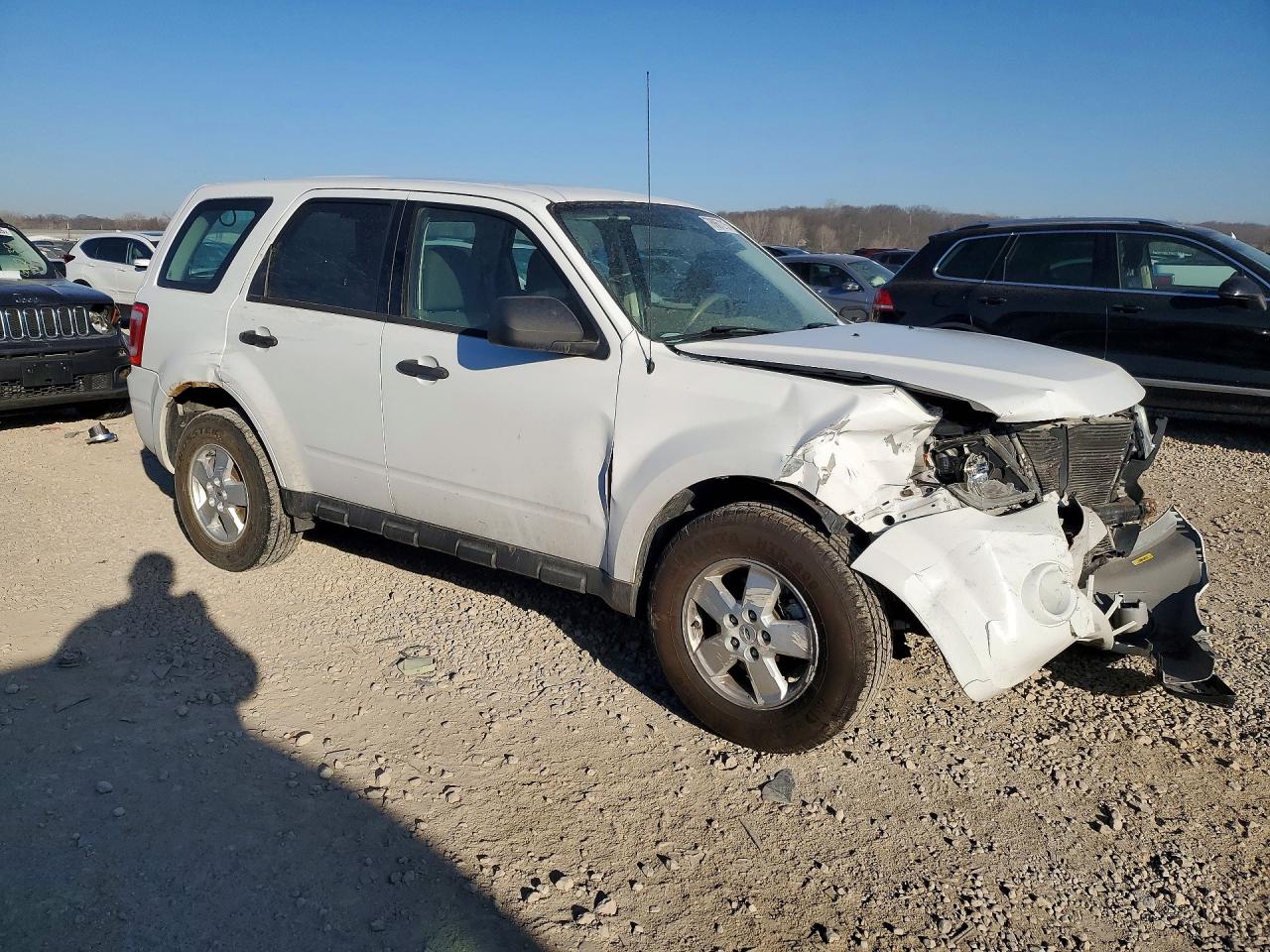 2010 FORD ESCAPE XLS photo 4