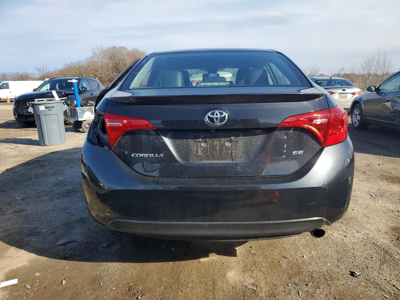2018 TOYOTA COROLLA SE photo 11