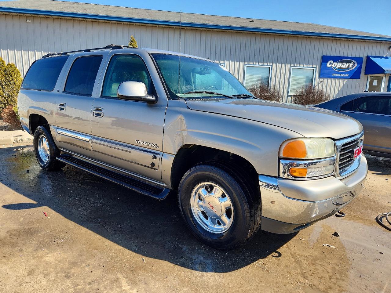 2002 GMC YUKON XL K1500 photo 4