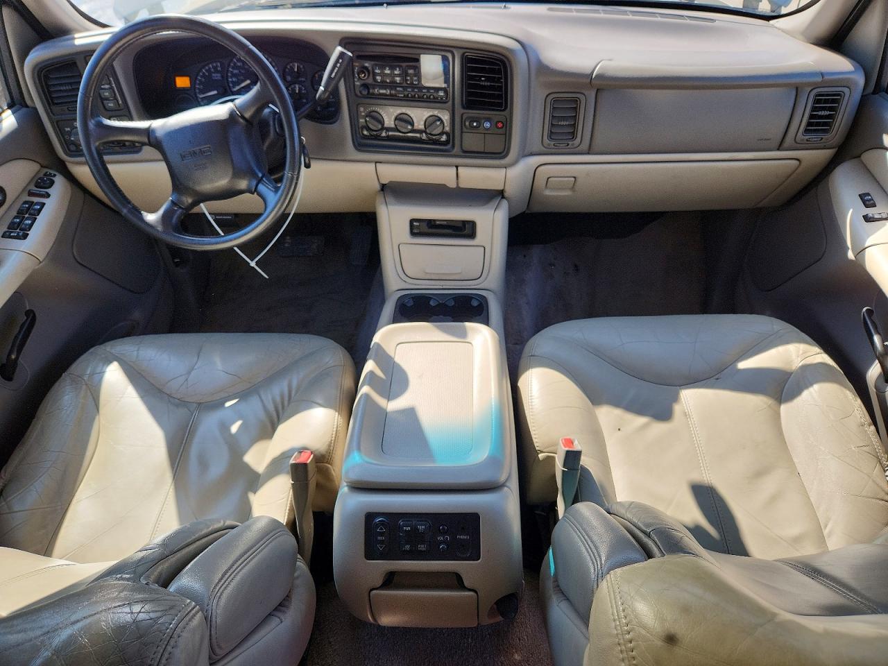 2002 GMC YUKON XL K1500 photo 8