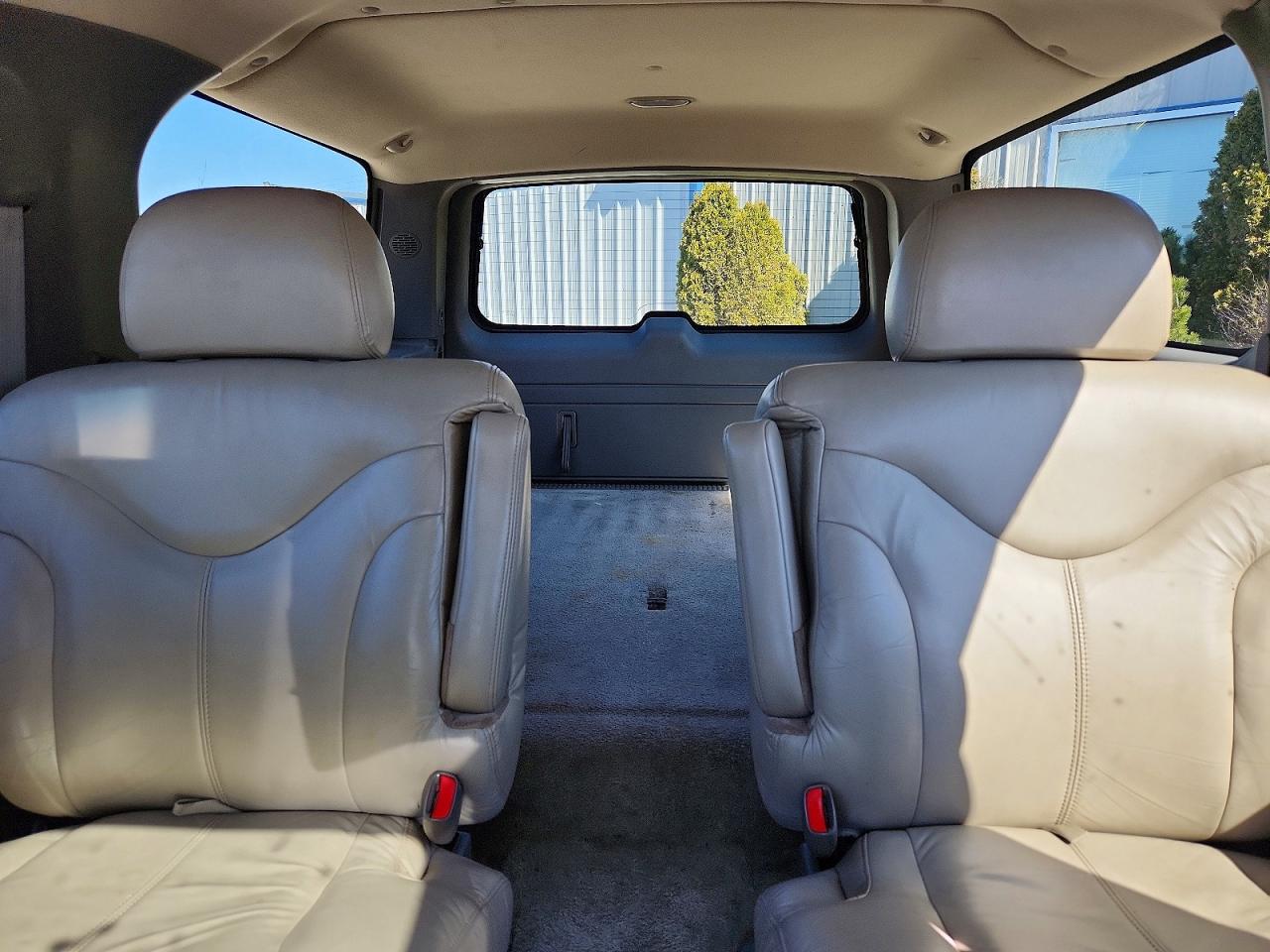 2002 GMC YUKON XL K1500 photo 10