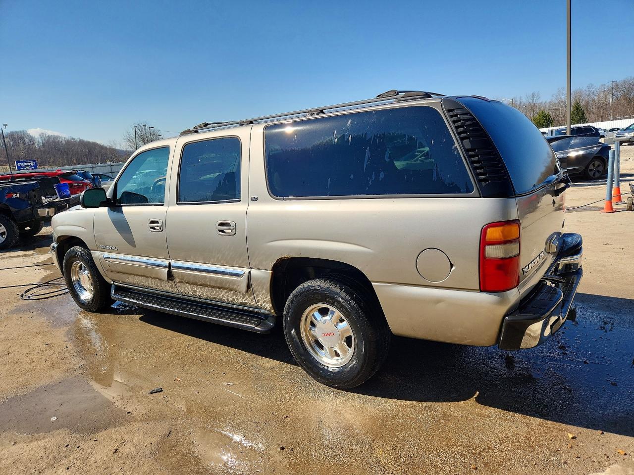 2002 GMC YUKON XL K1500 photo 2