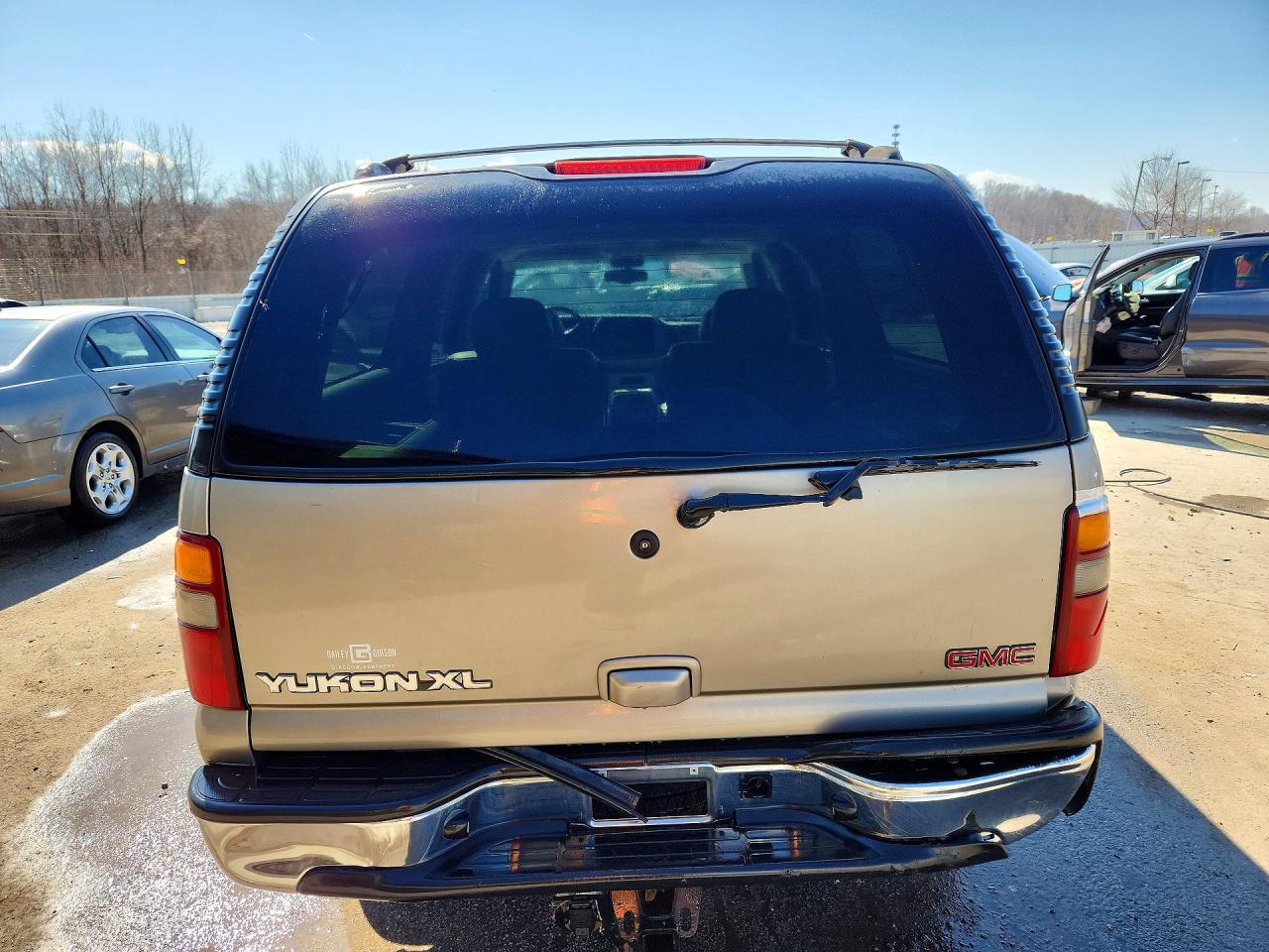 2002 GMC YUKON XL K1500 photo 6