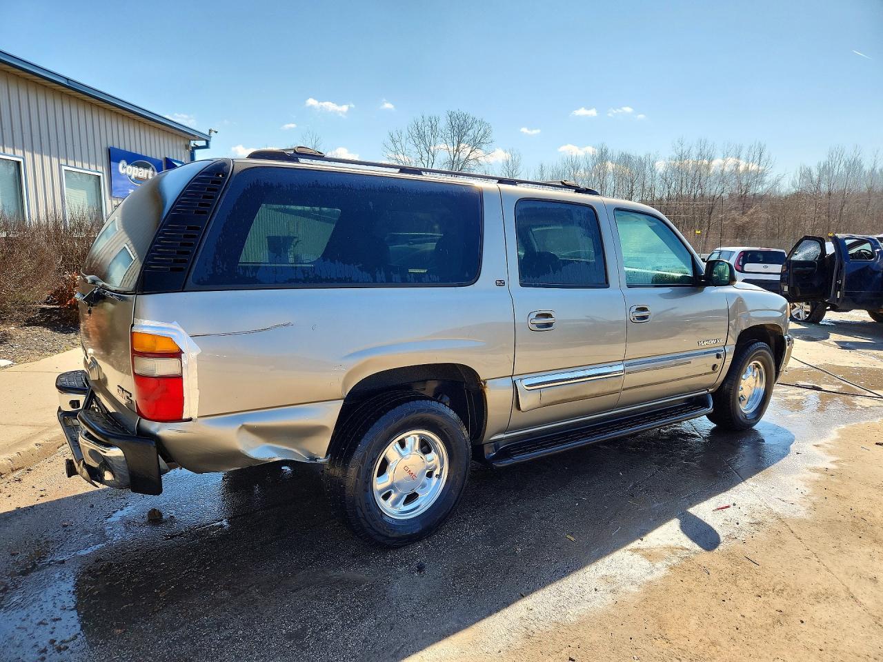 2002 GMC YUKON XL K1500 photo 3