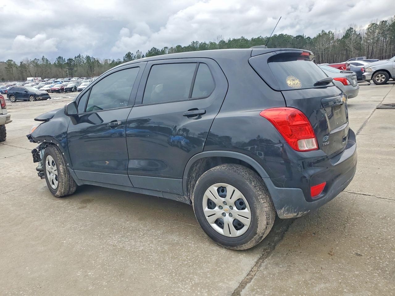 2018 CHEVROLET TRAX LS photo 3