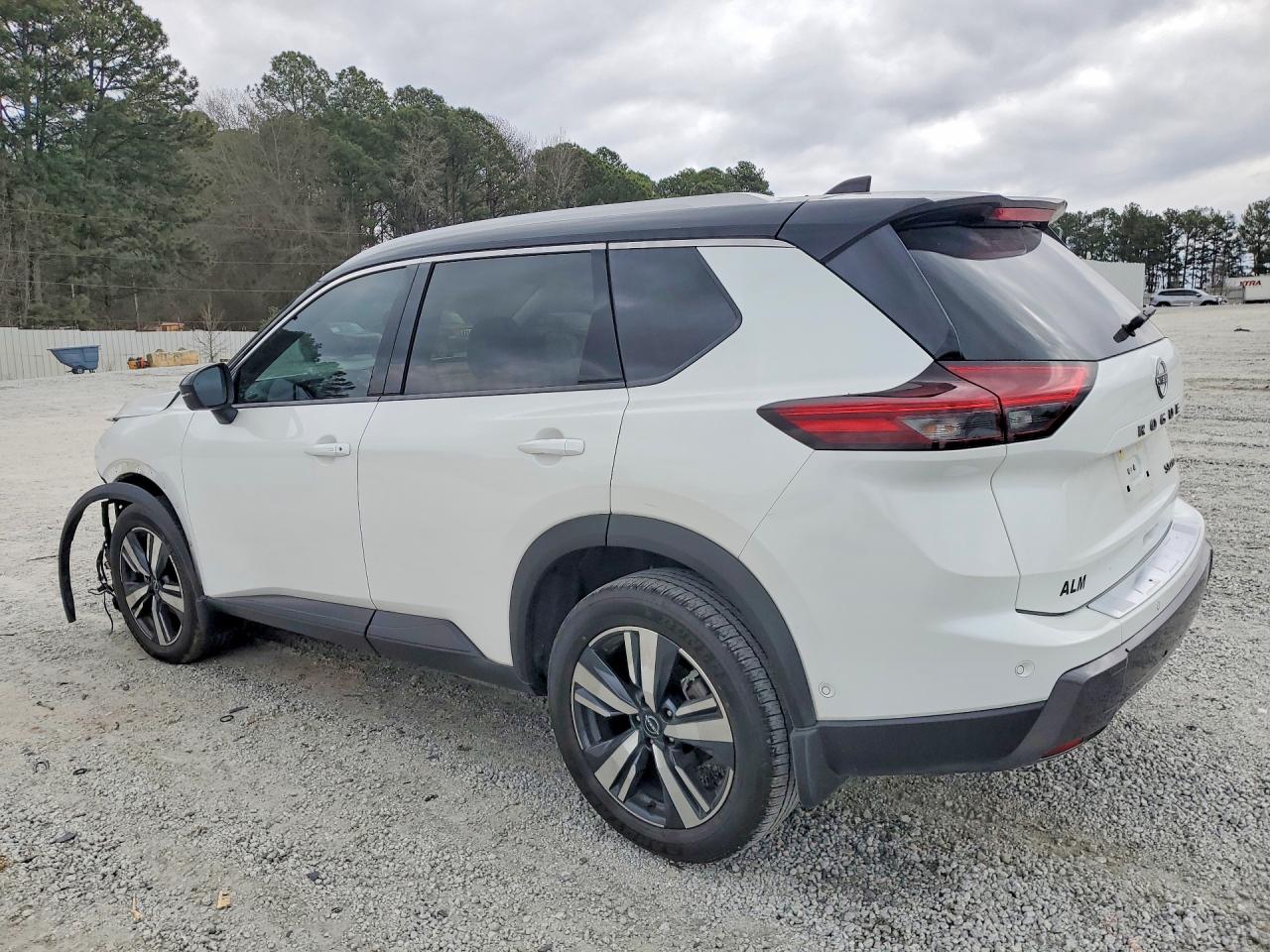 2025 NISSAN ROGUE SL photo 3