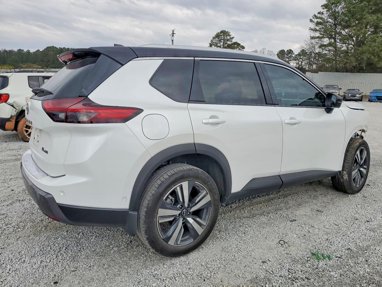 2025 NISSAN ROGUE SL photo 5