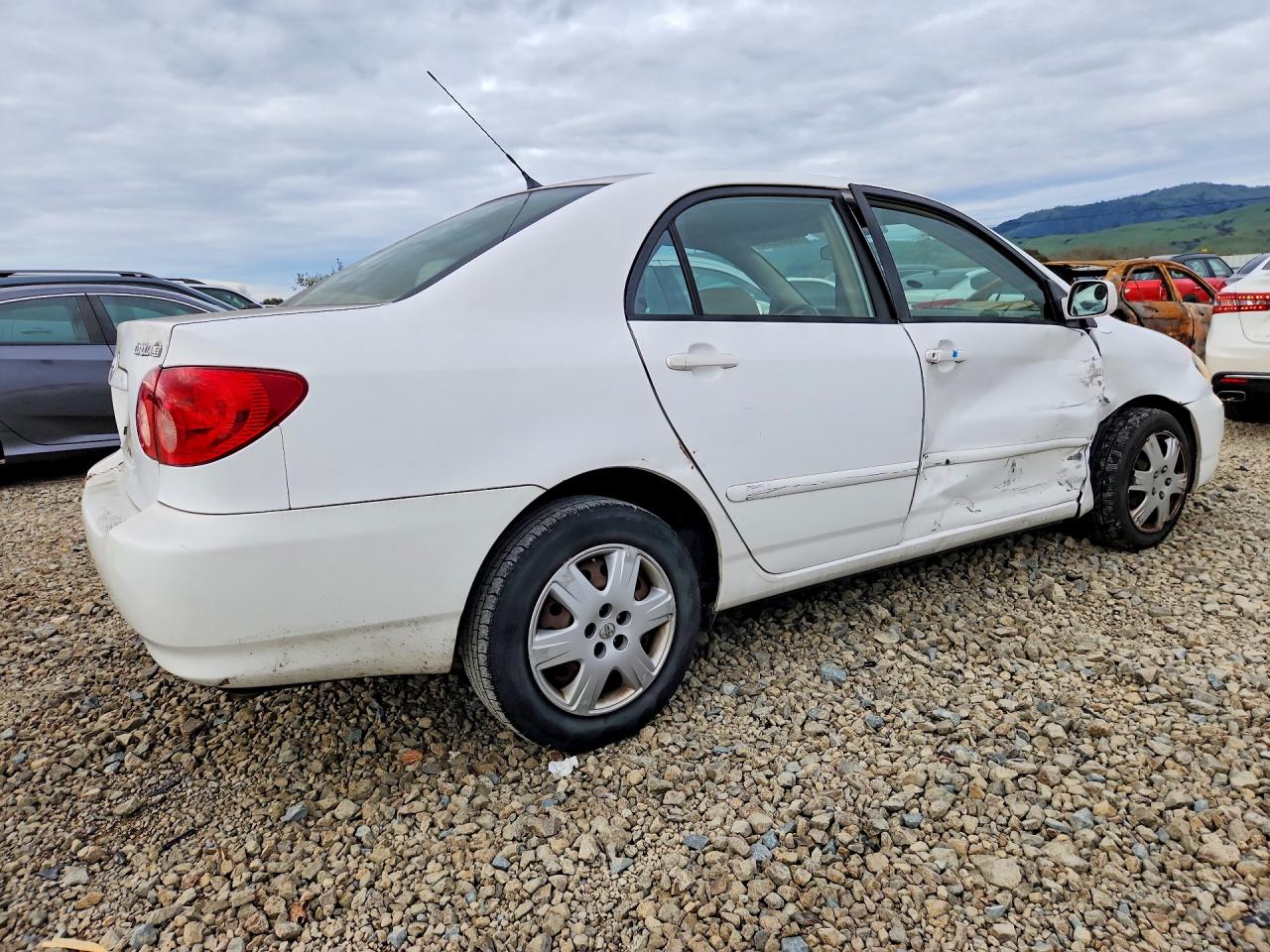 2005 TOYOTA COROLLA LE photo 3