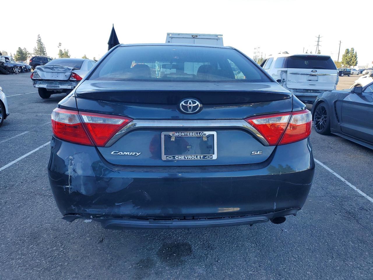 2015 TOYOTA CAMRY SE photo 11