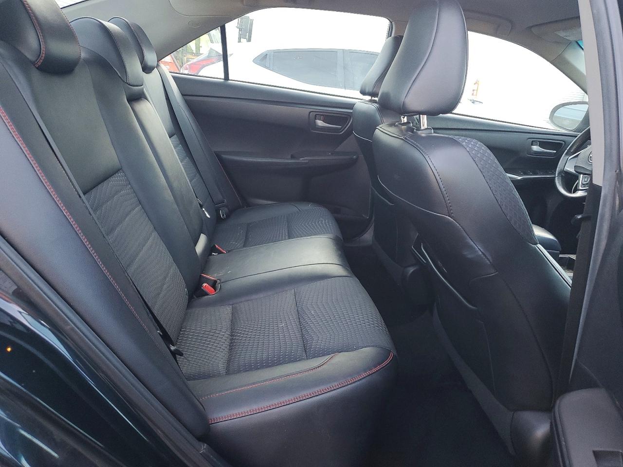 2015 TOYOTA CAMRY SE photo 19