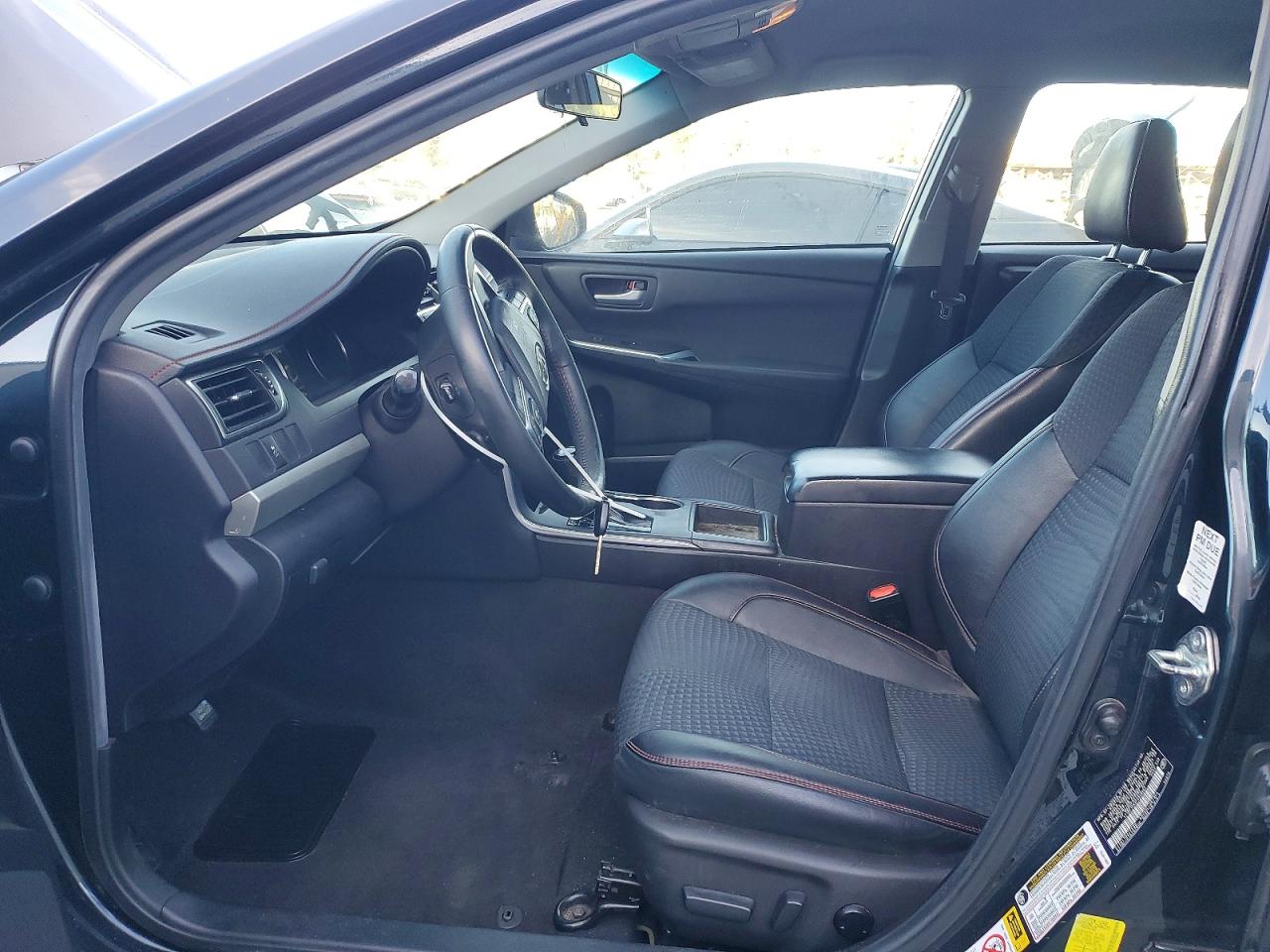 2015 TOYOTA CAMRY SE photo 13