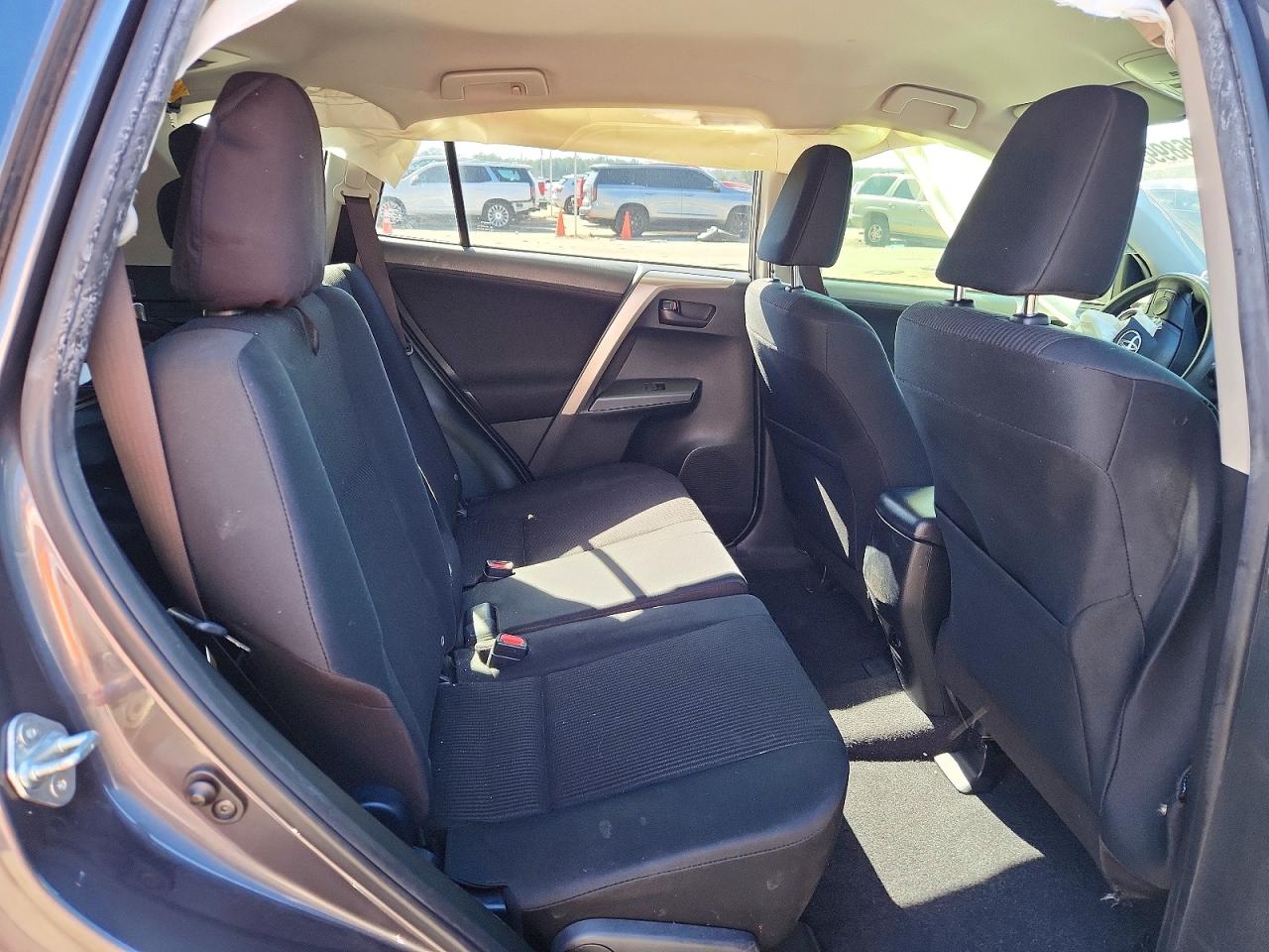 2018 TOYOTA RAV4 photo 19