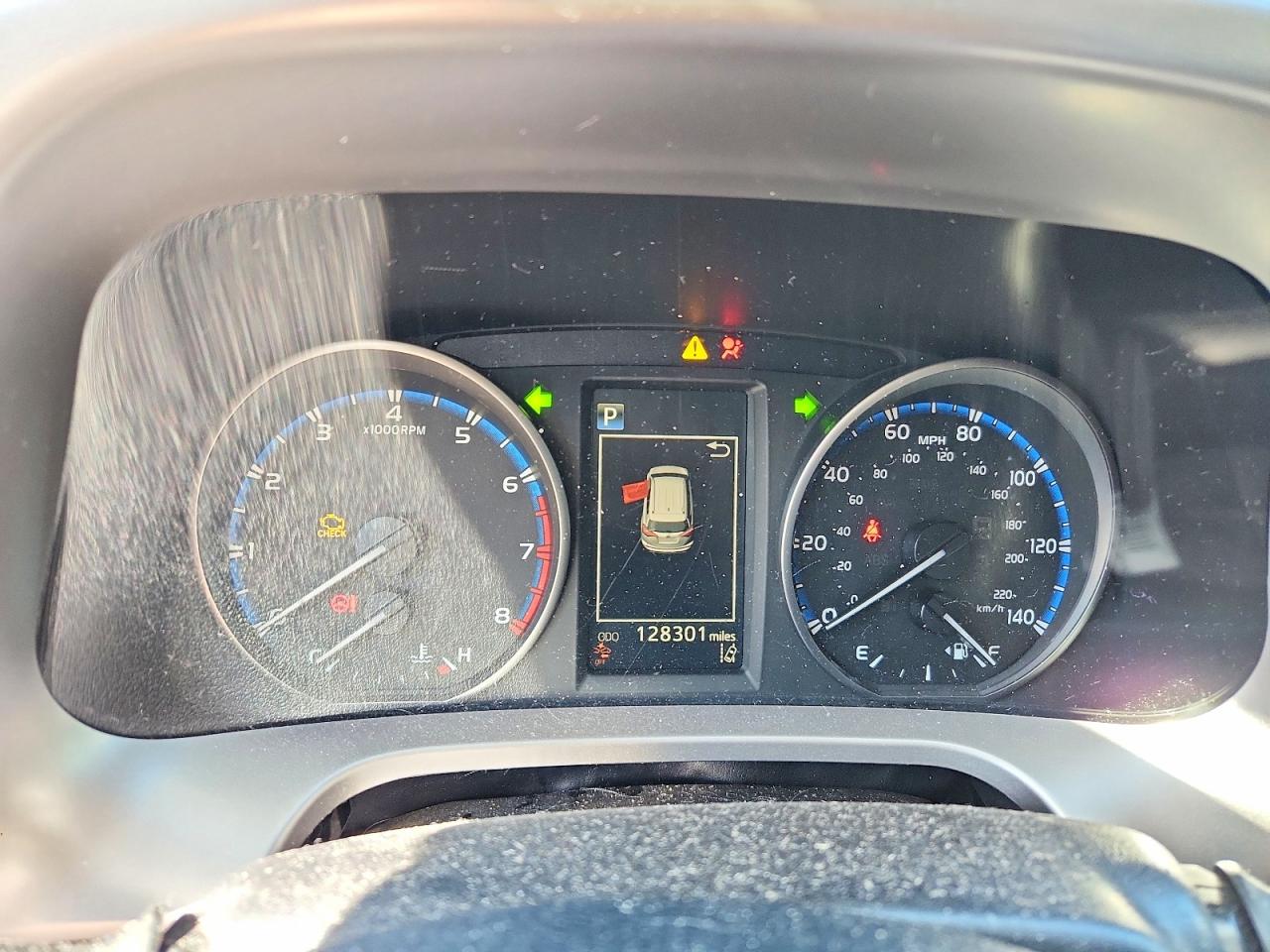2018 TOYOTA RAV4 photo 17