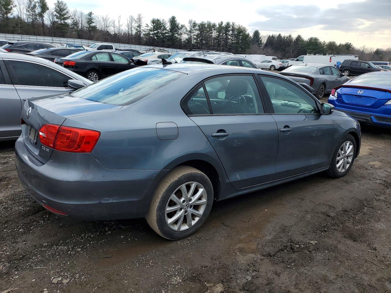 2011 VOLKSWAGEN JETTA SE photo 5