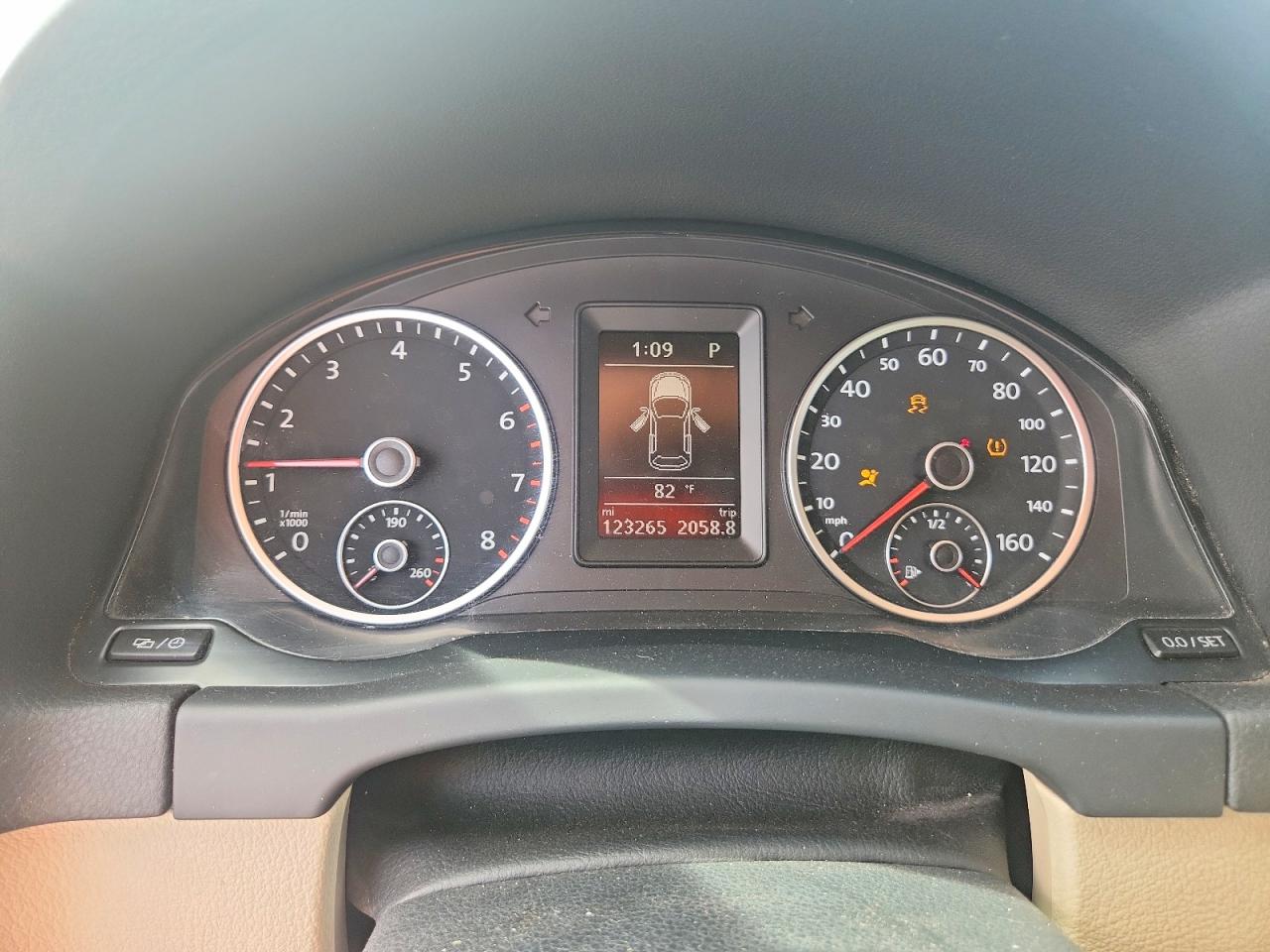 2013 VOLKSWAGEN TIGUAN S photo 17