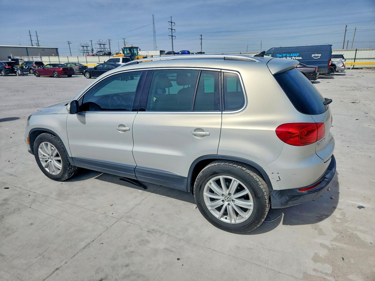 2013 VOLKSWAGEN TIGUAN S photo 3