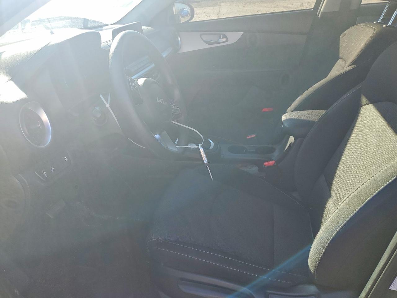 2024 KIA FORTE LXS photo 7