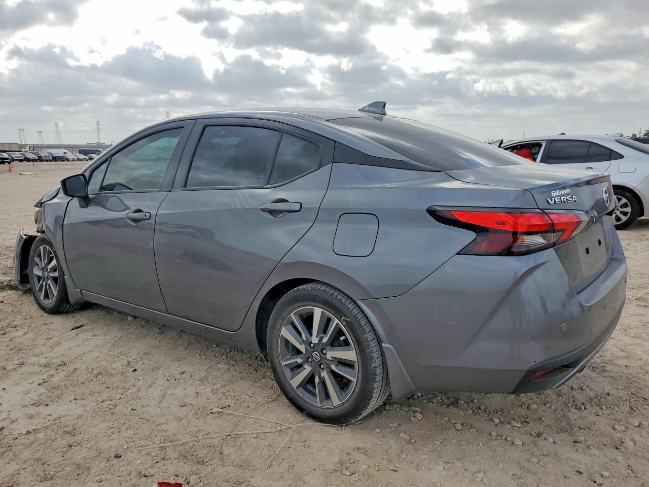 2021 NISSAN VERSA photo 3