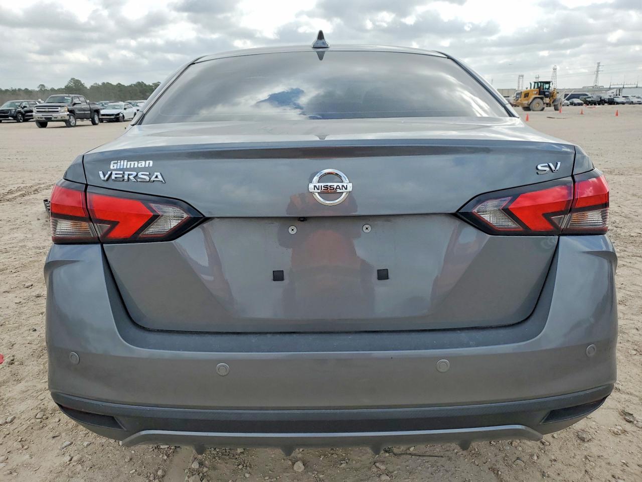 2021 NISSAN VERSA photo 11