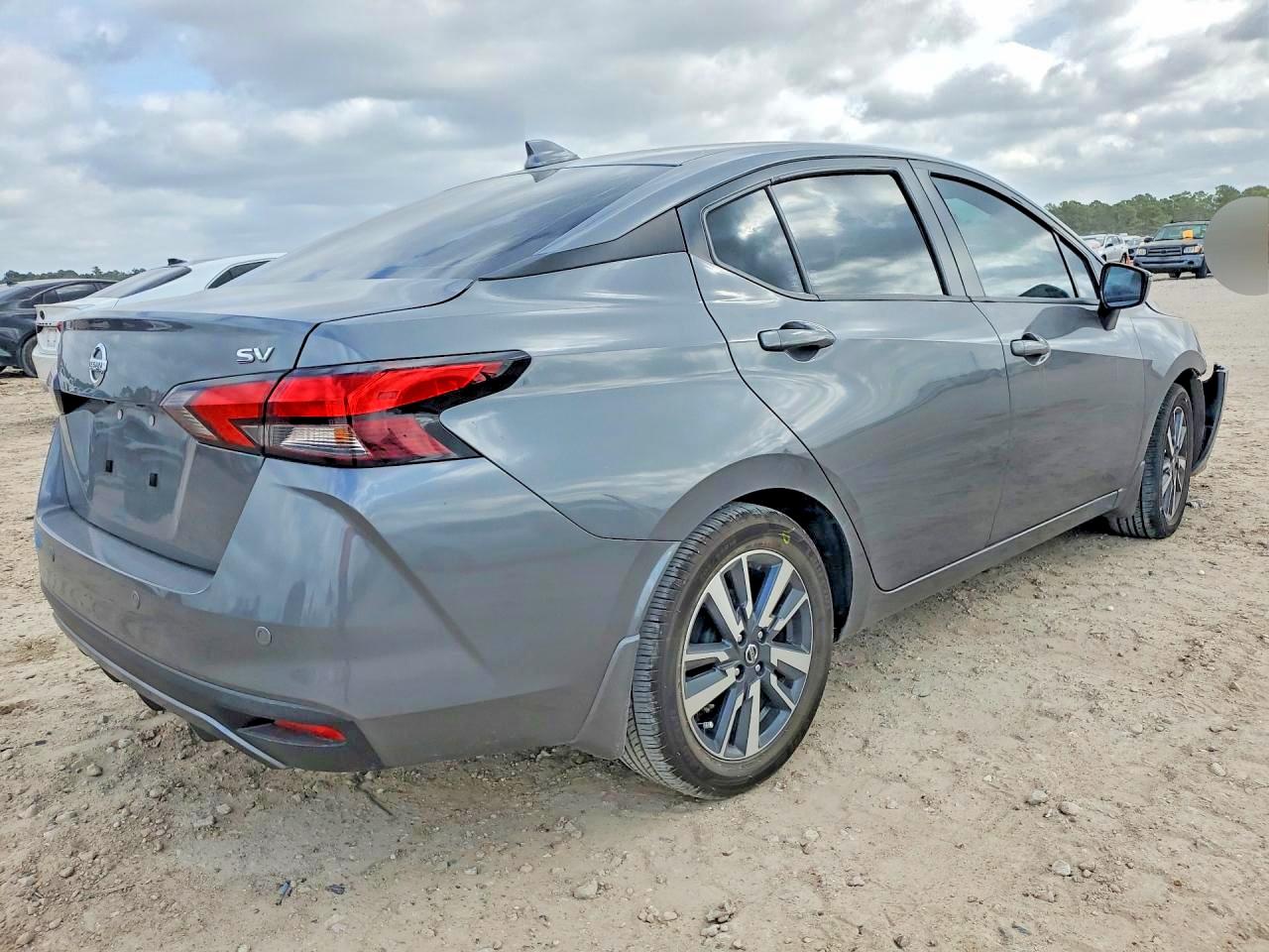 2021 NISSAN VERSA photo 5