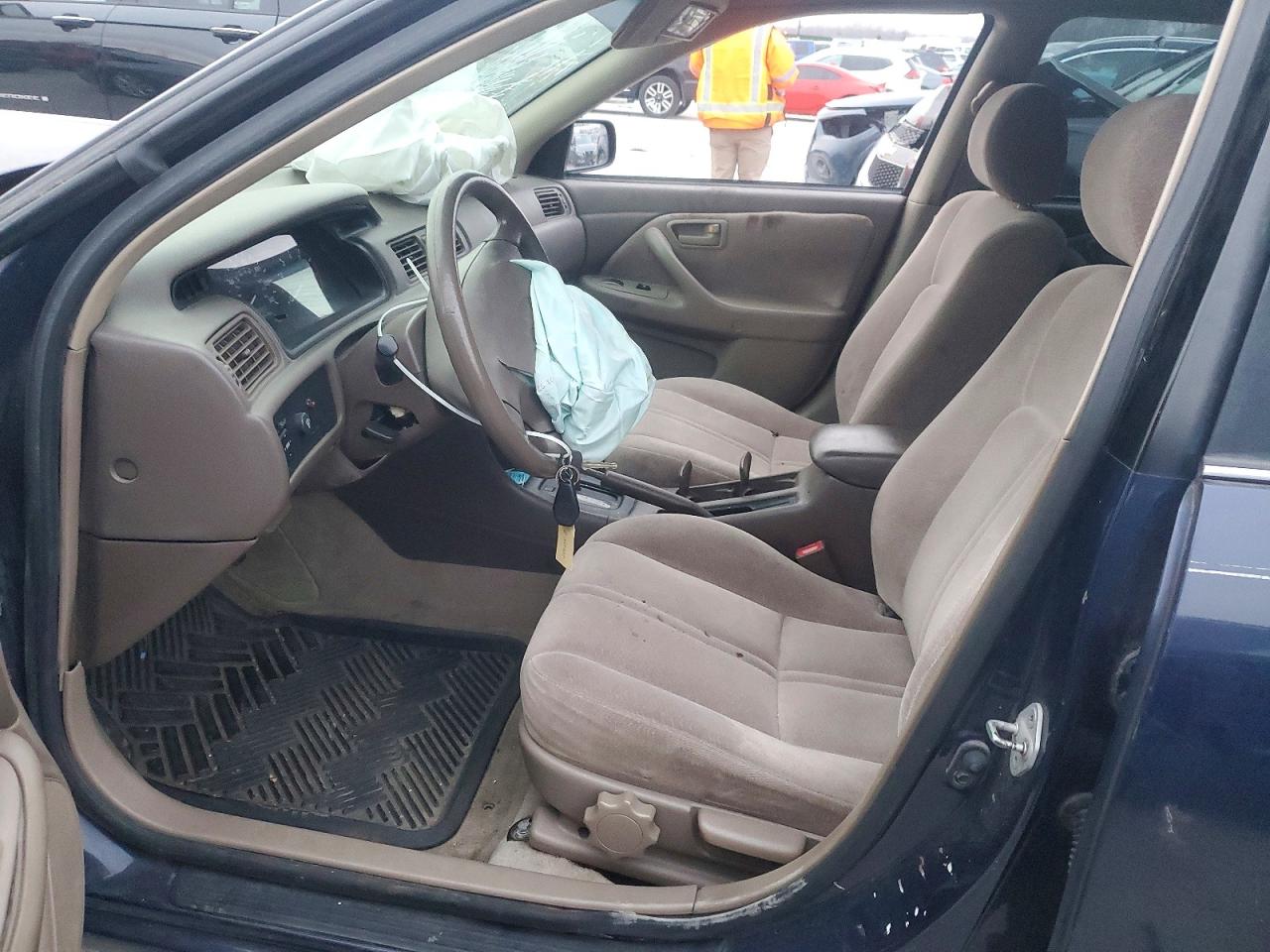 1997 TOYOTA CAMRY LE photo 7