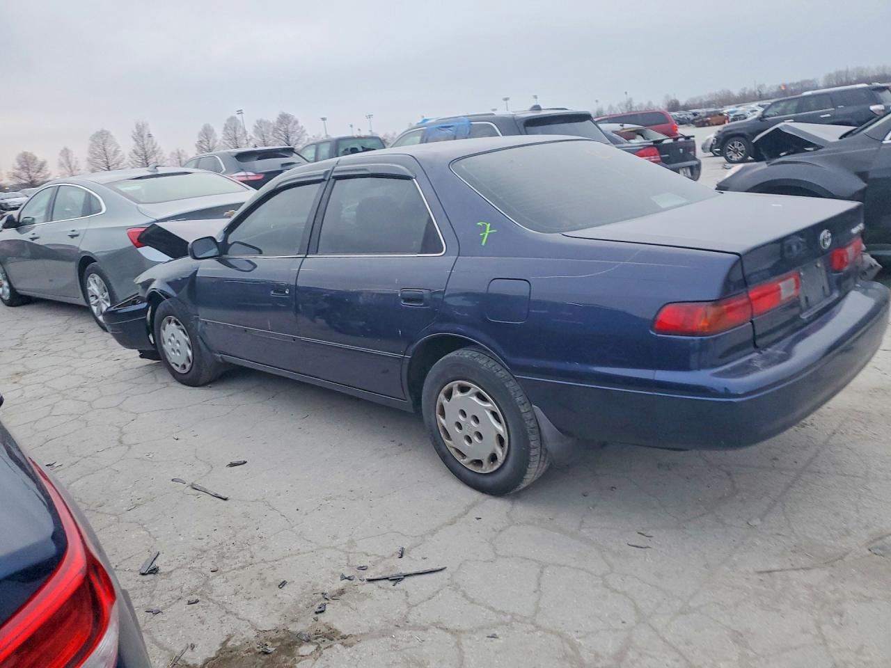 1997 TOYOTA CAMRY LE photo 2