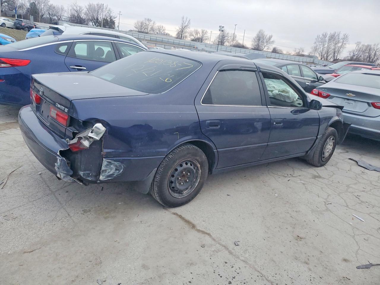 1997 TOYOTA CAMRY LE photo 3
