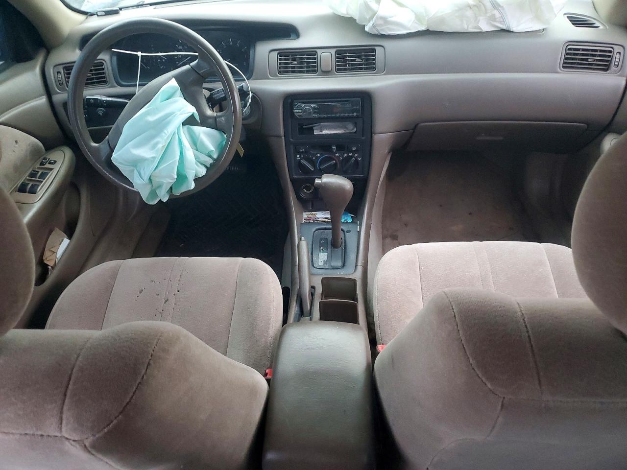 1997 TOYOTA CAMRY LE photo 8