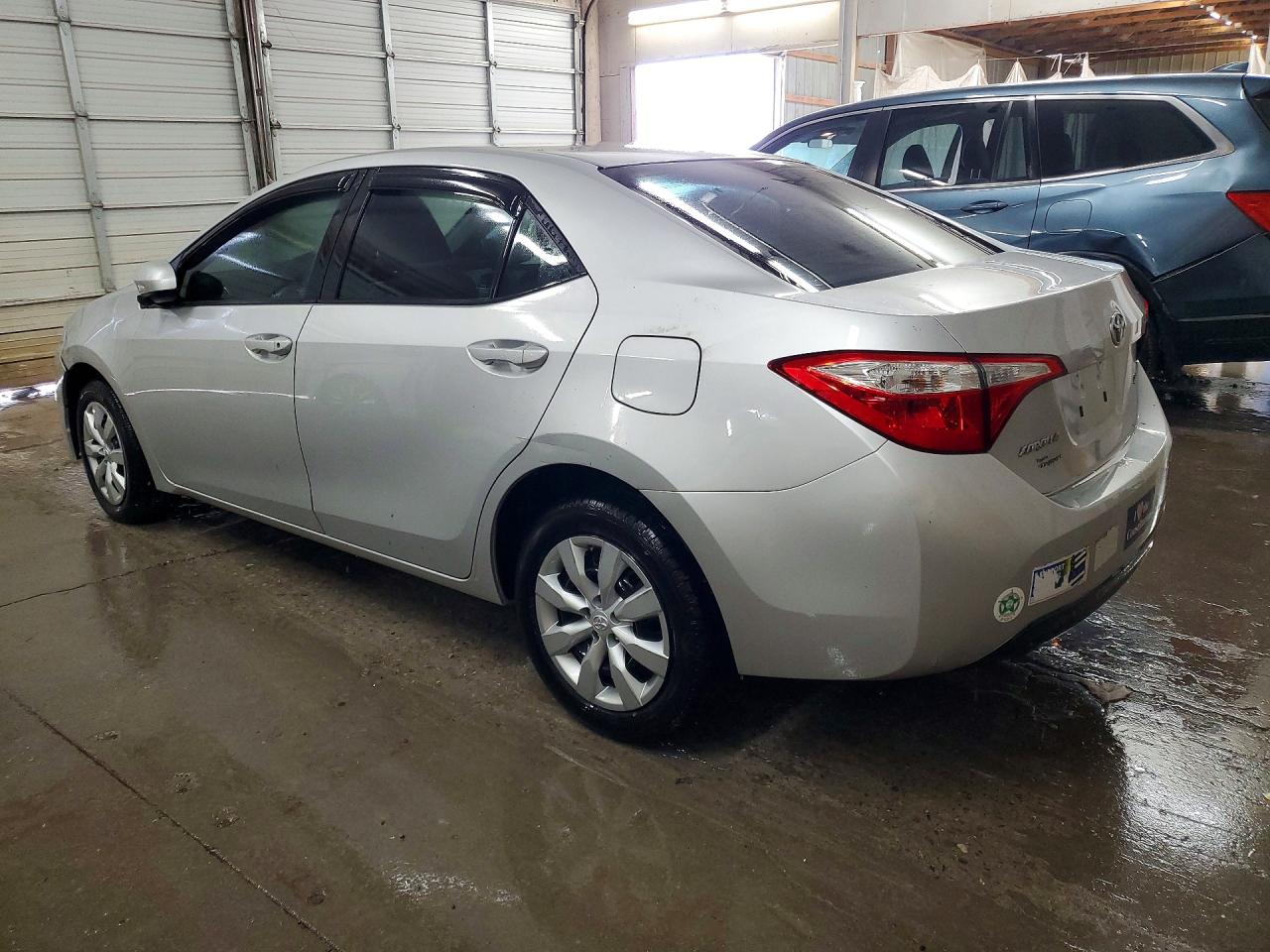 2016 TOYOTA COROLLA LE photo 2