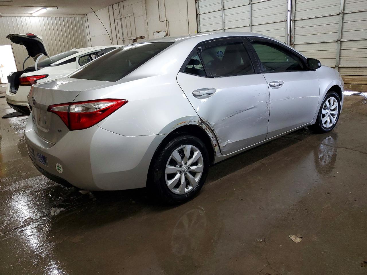 2016 TOYOTA COROLLA LE photo 3
