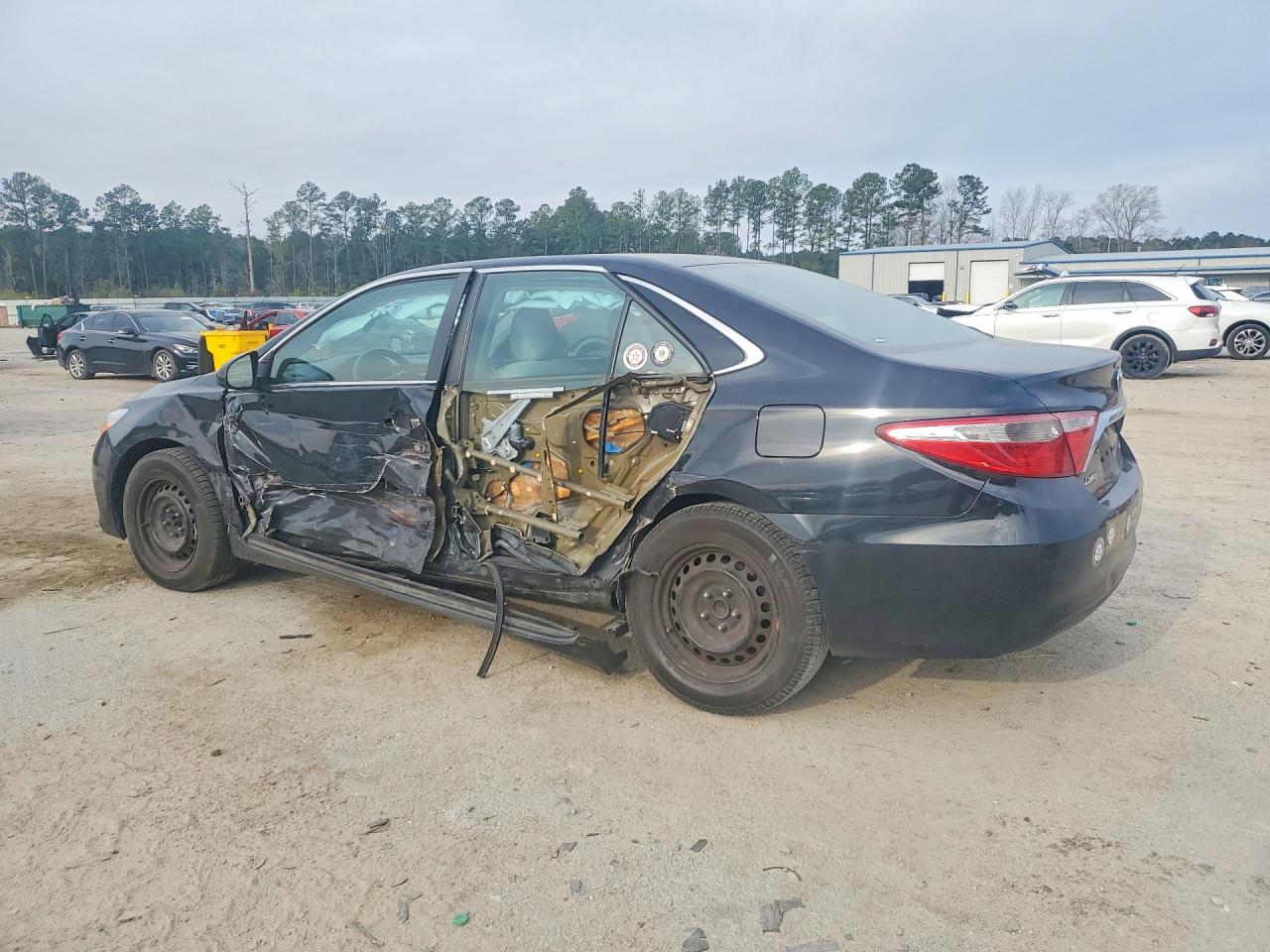 2017 TOYOTA CAMRY photo 2
