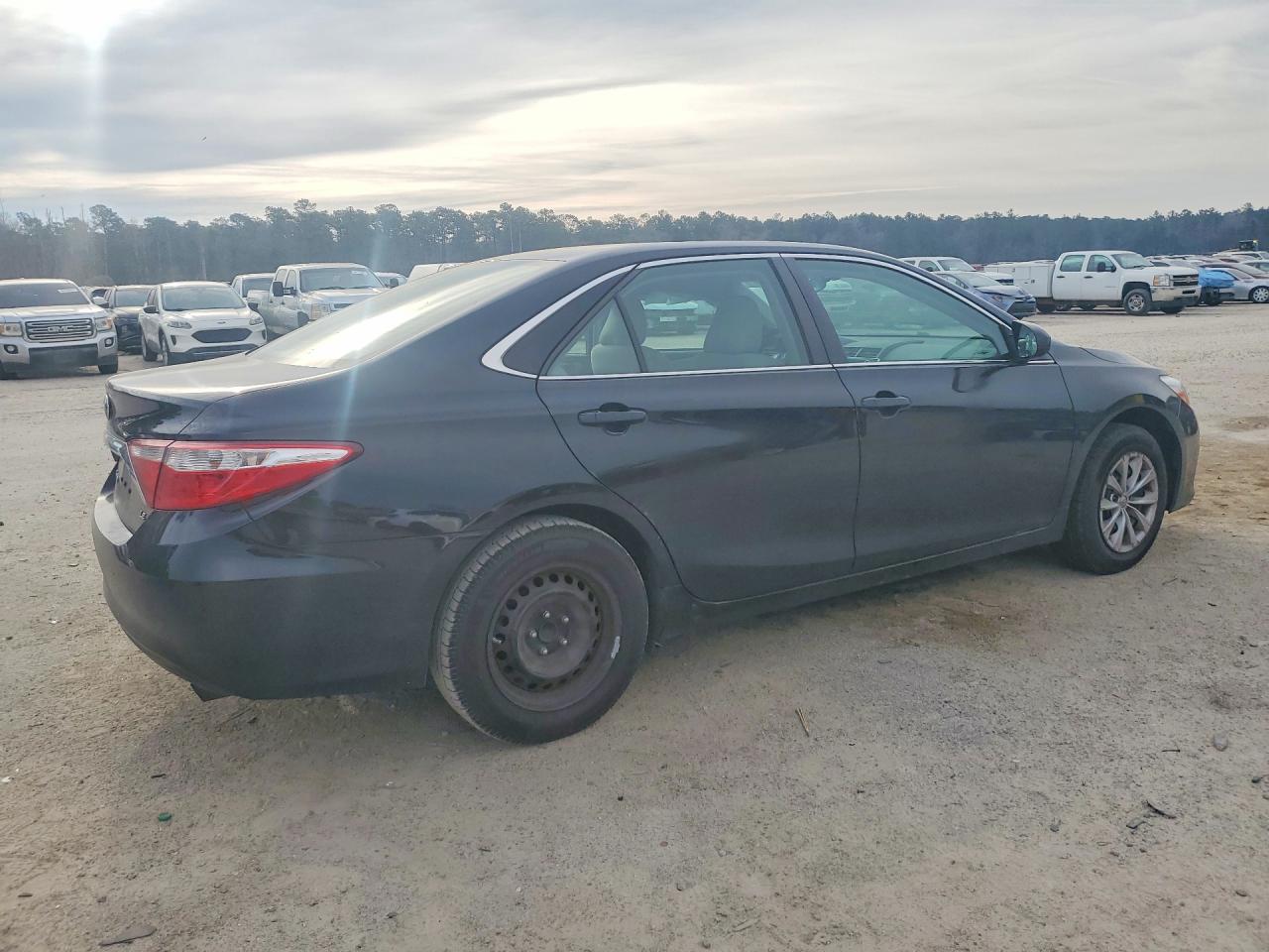 2017 TOYOTA CAMRY photo 3