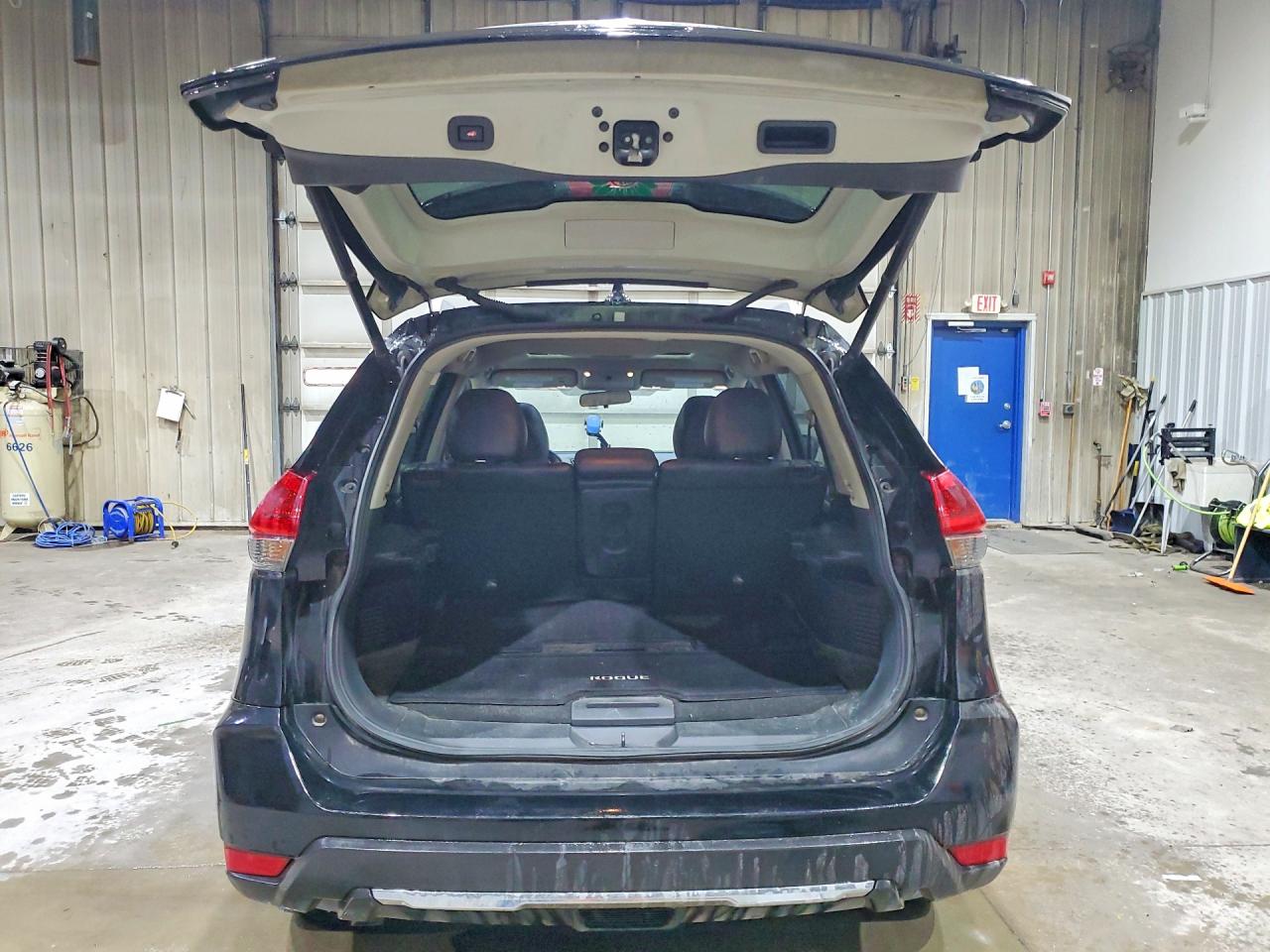 2018 NISSAN ROGUE SV photo 11