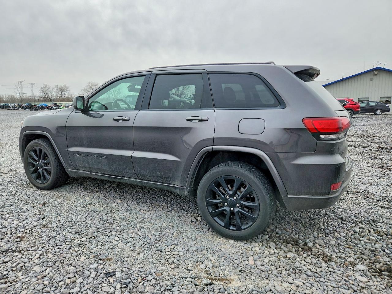 2018 JEEP GRAND CHEROKEE LAREDO photo 2