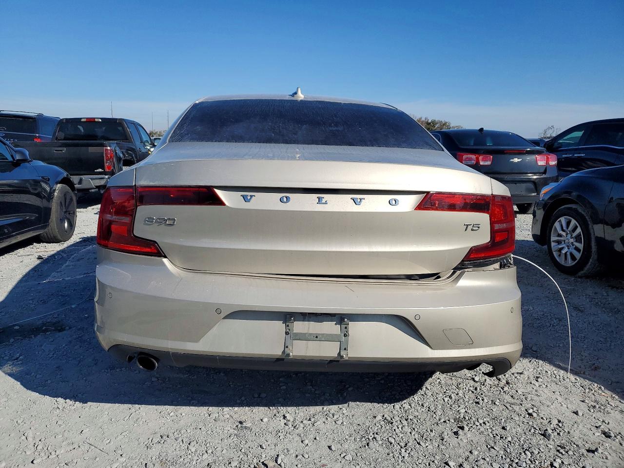 2018 VOLVO S90 T5 MOMENTUM photo 16