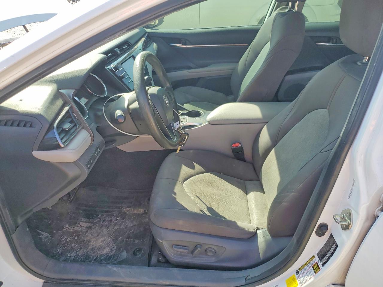 2020 TOYOTA CAMRY LE photo 13