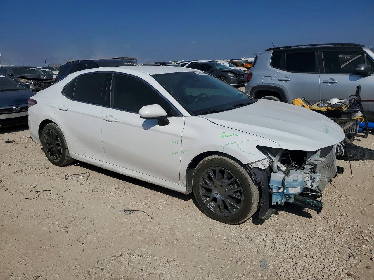 2020 TOYOTA CAMRY LE photo 7