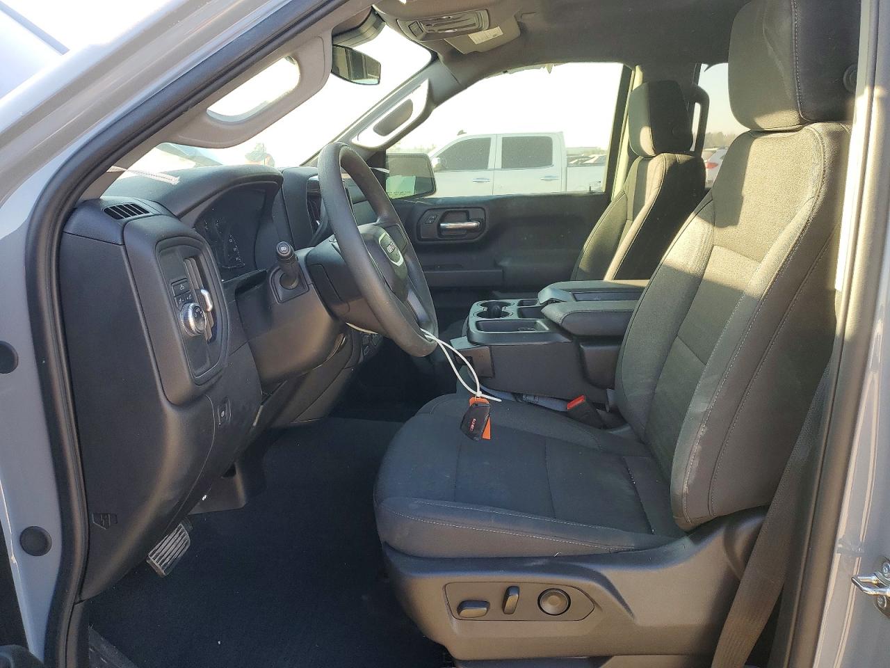 2025 GMC SIERRA C1500 photo 7