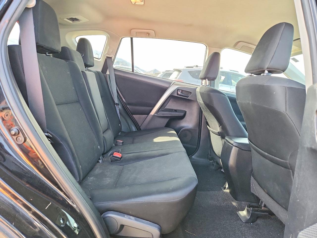 2015 TOYOTA RAV4 LE photo 31