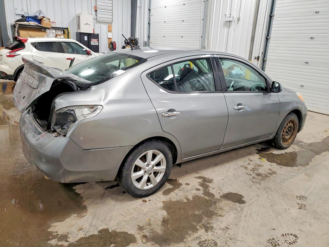 2014 NISSAN VERSA 1.6 S photo 3