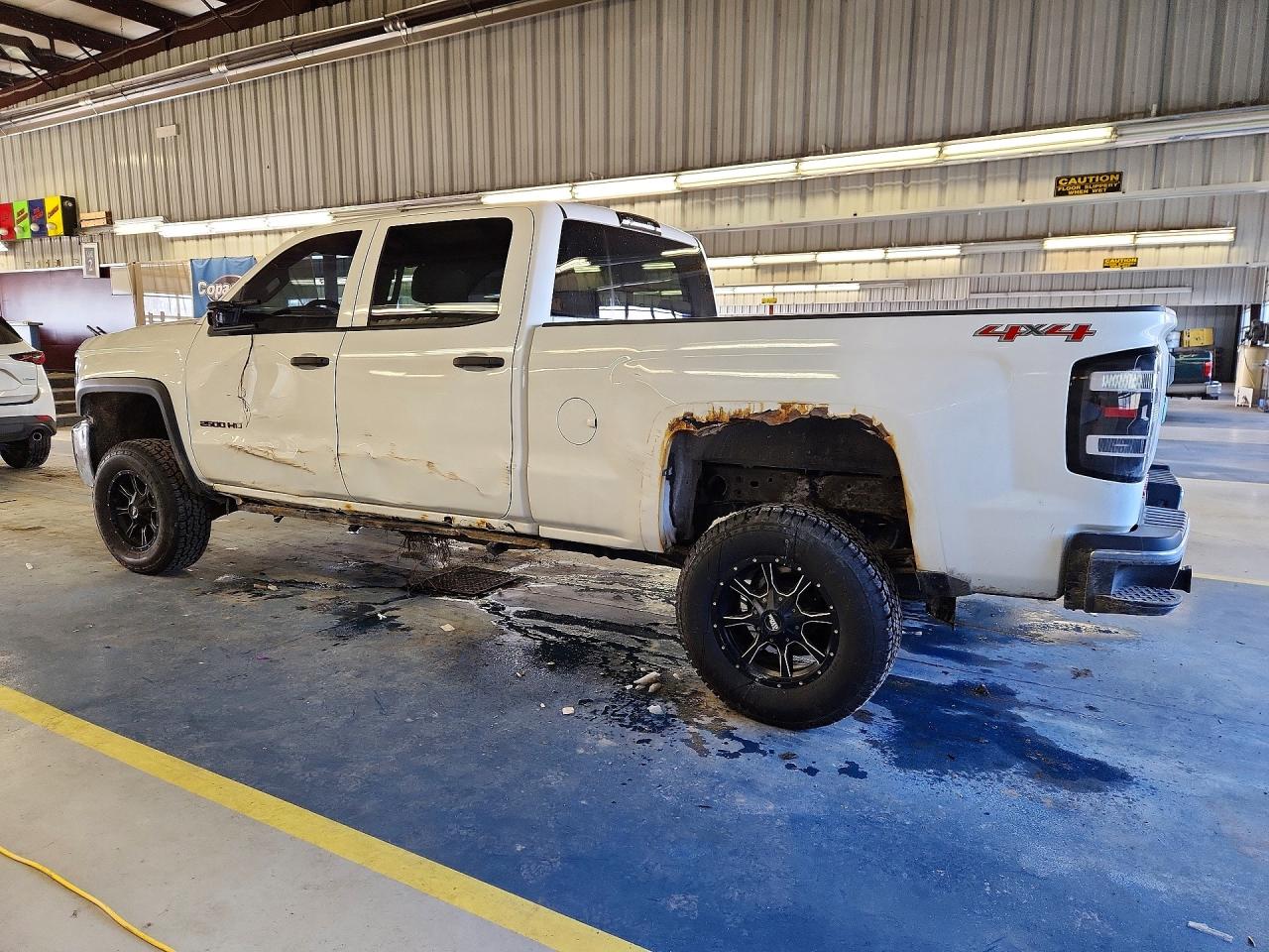 2015 CHEVROLET SILVERADO K2500 HEAVY DUTY photo 2