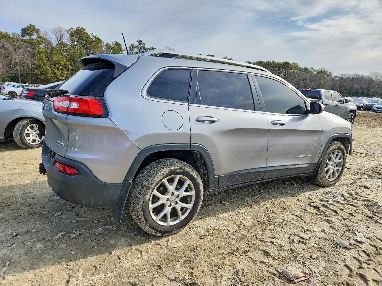 2016 JEEP CHEROKEE LATITUDE photo 5