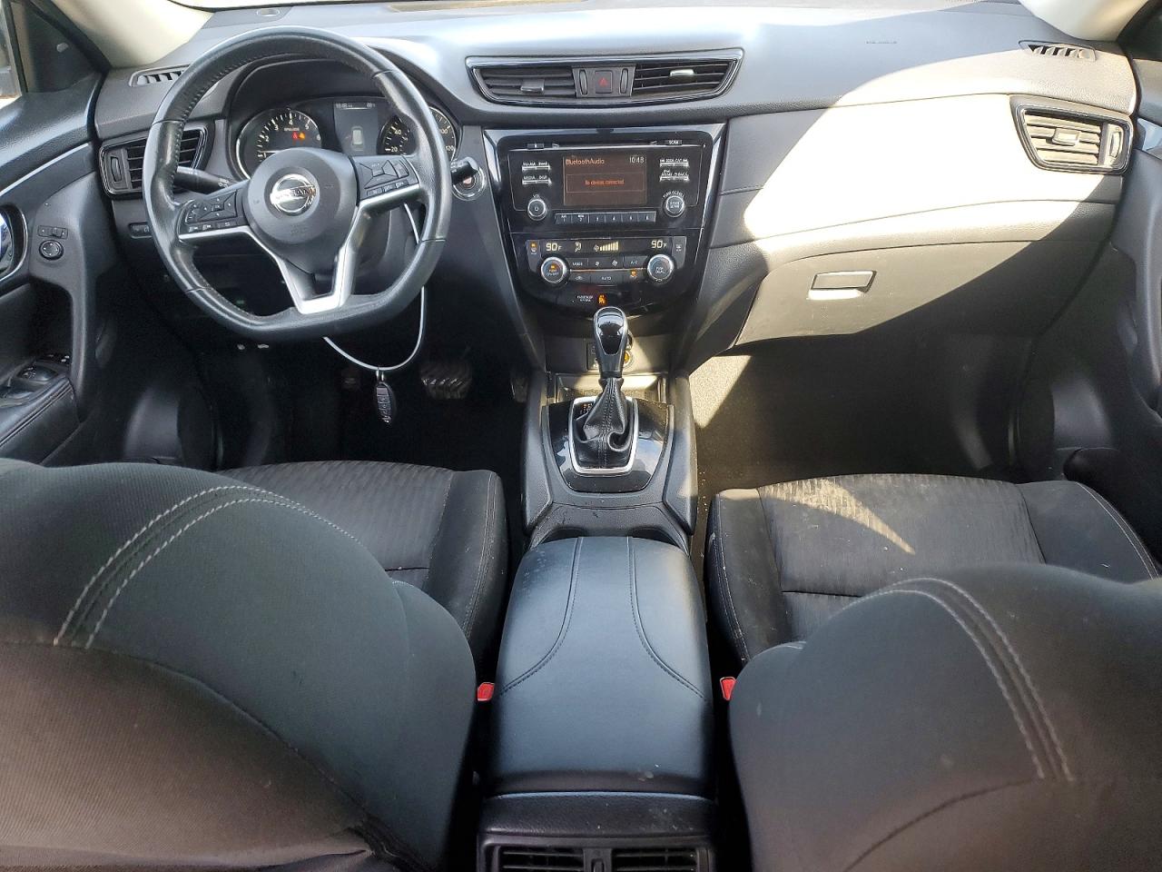 2017 NISSAN ROGUE SV photo 22