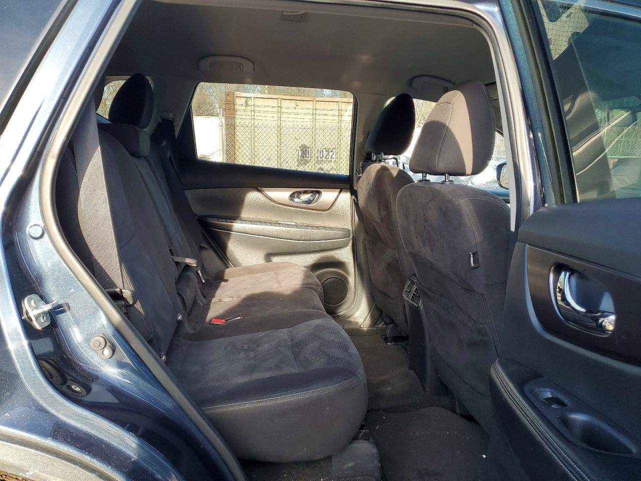 2016 NISSAN ROGUE SV photo 19