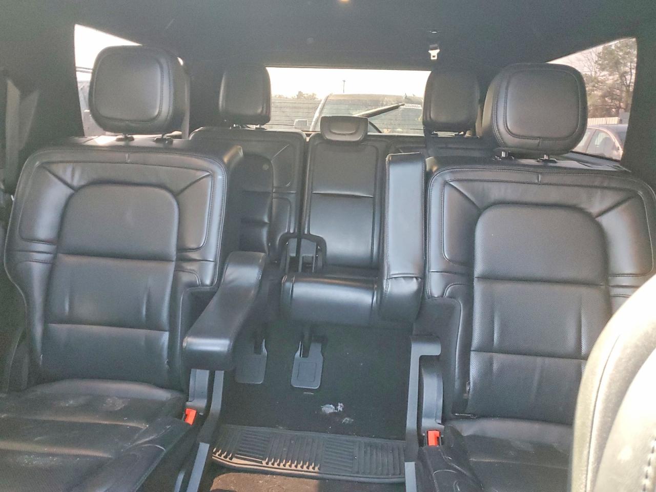 2019 LINCOLN NAVIGATOR L RESERVE photo 10